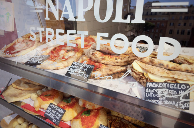 Campania - Napels - Straatbeeld - streetfood - etalage