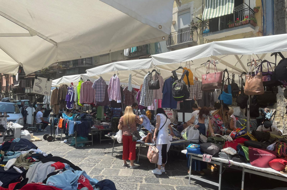 Campania - Napels - Straatbeeld - marktkramen