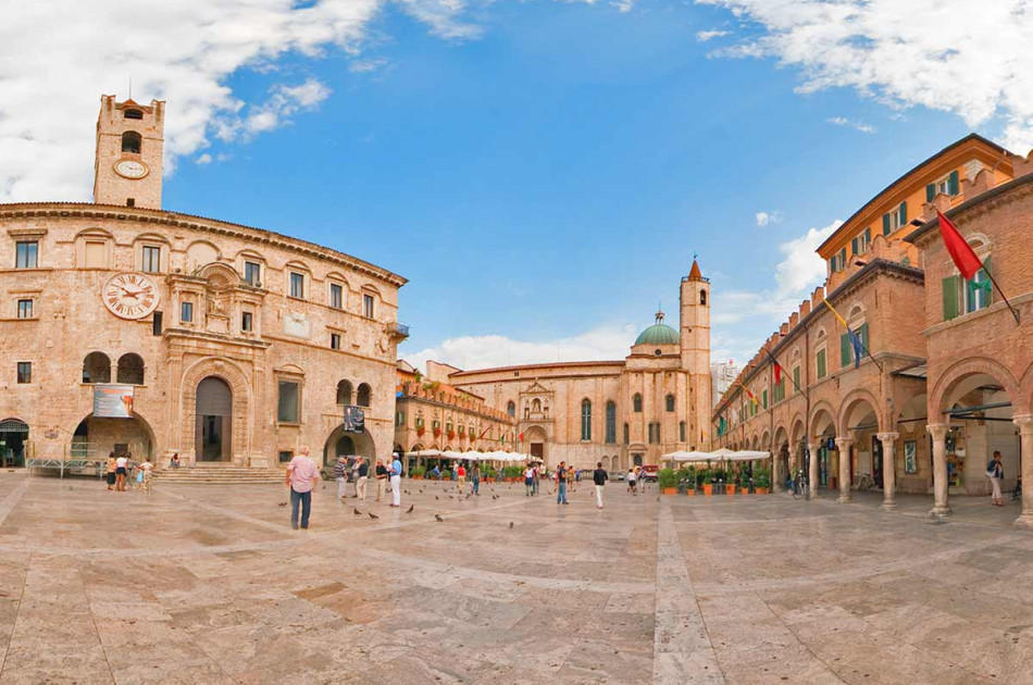 Le Marche - Ascoli Piceno - Centrum - Plein