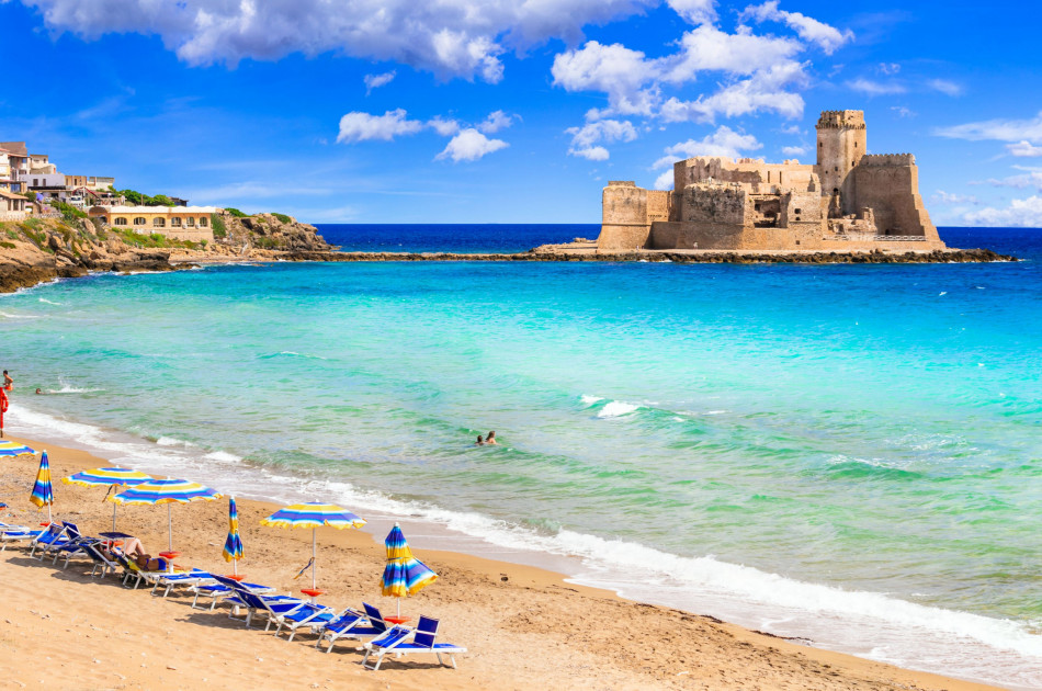 Calabrie - Trophea - Santa Maria dell’Isola - kerk - strand - zee