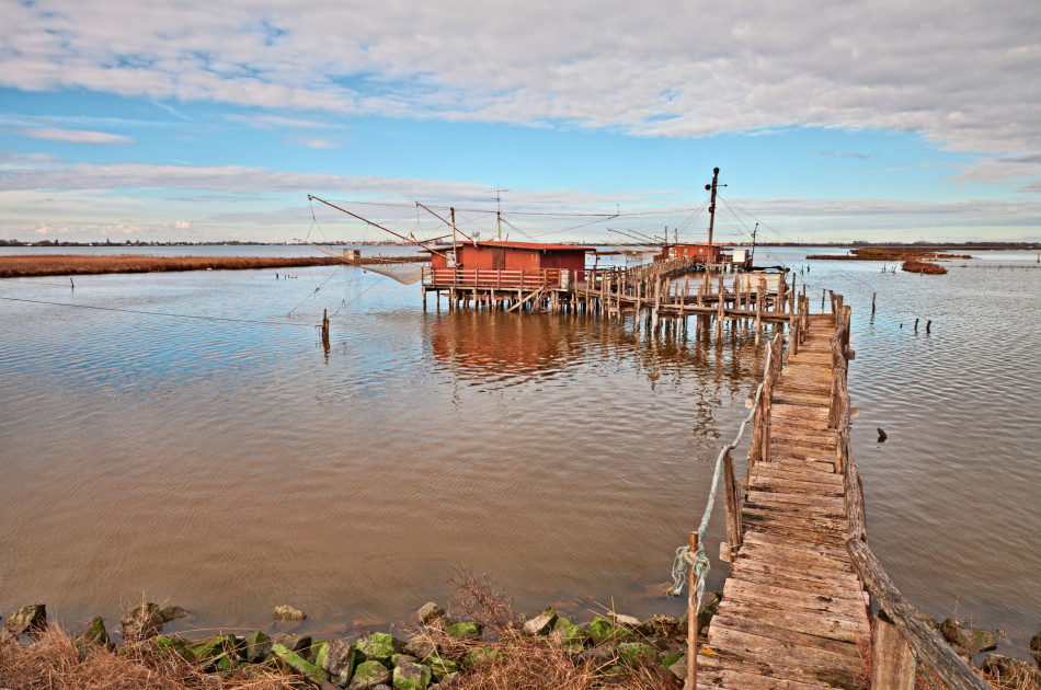 comacchio-emilia-romagna-italy-landscape-of-the-wetland-in-the-po-delta-park
