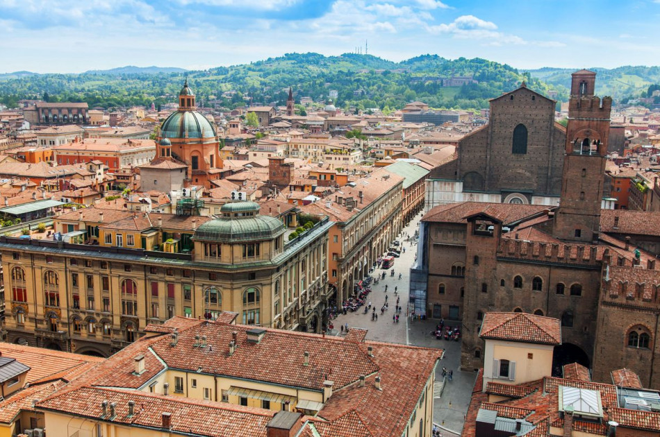 Emilia Romagna - Bologna - straat vanuit vogelperspectief