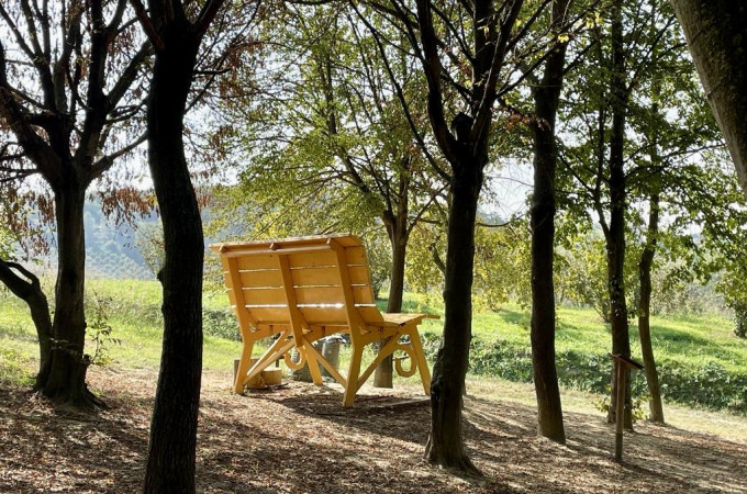 Big Benches Piemonte rood Alinda van Teeckelenburgh en Sofie