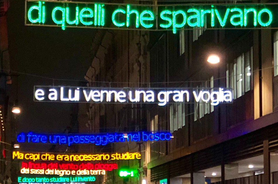 Piemonte - Turijn - avond - straatbeeld - neon