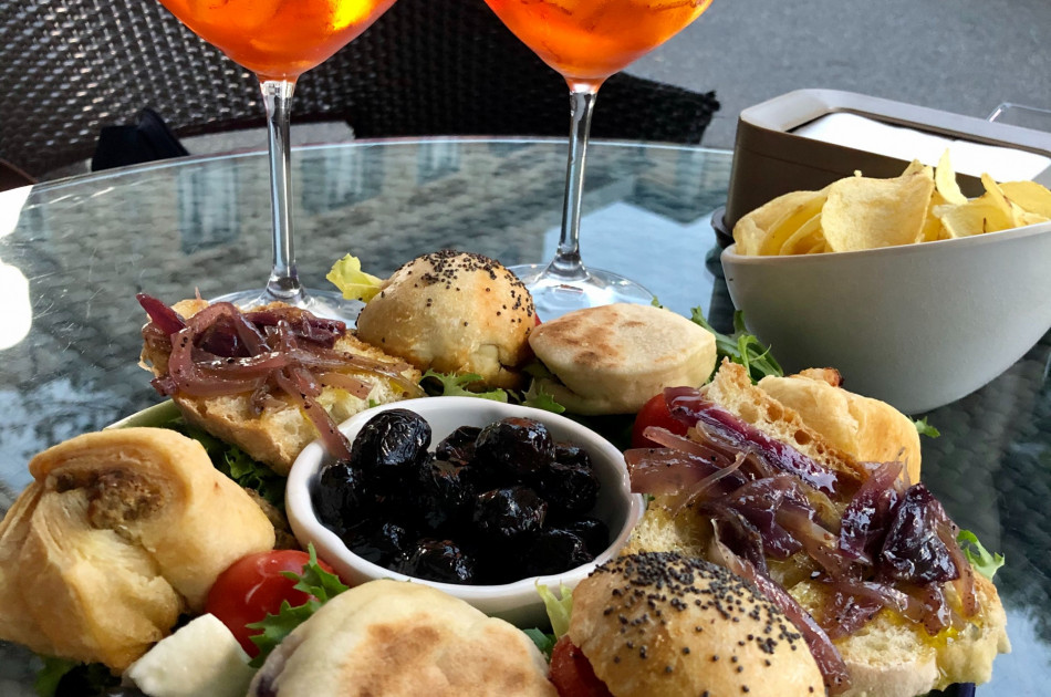 Calabrië - straatbeeld - Trophea - aperitivo - Aperol Spritz