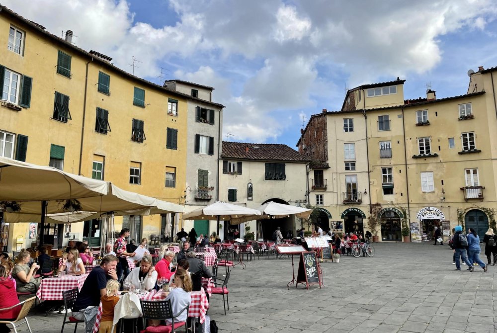 Piazza dell'Anfiteatro Lucca