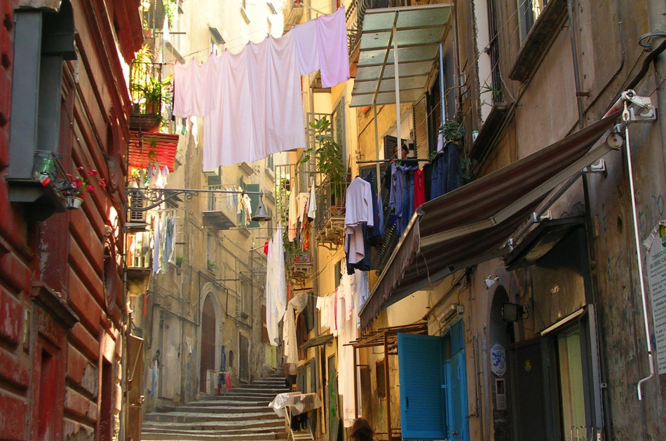 Campania - Napels - Straatbeeld - wapperende was