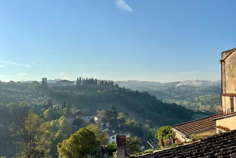 Florence - I Parigi Corbinelli - uitzicht vanuit kamer over de heuvels van Toscane