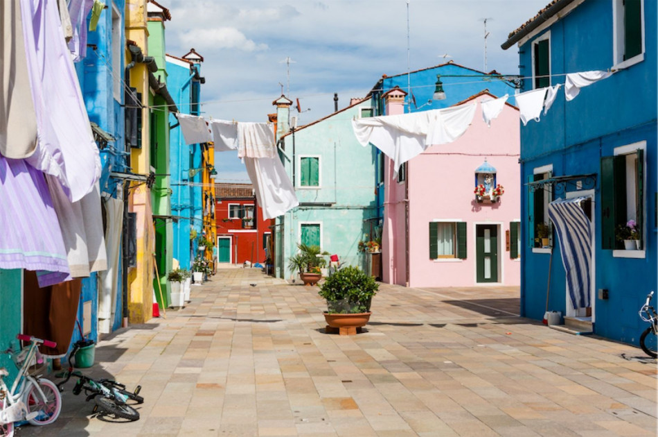 Venetie - Burano - Venissa - kleurrijke vissershuisjes- wapperende was