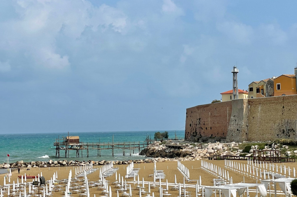 Trabocchi - Molise - Trabocchikust - visserhutjes op palen