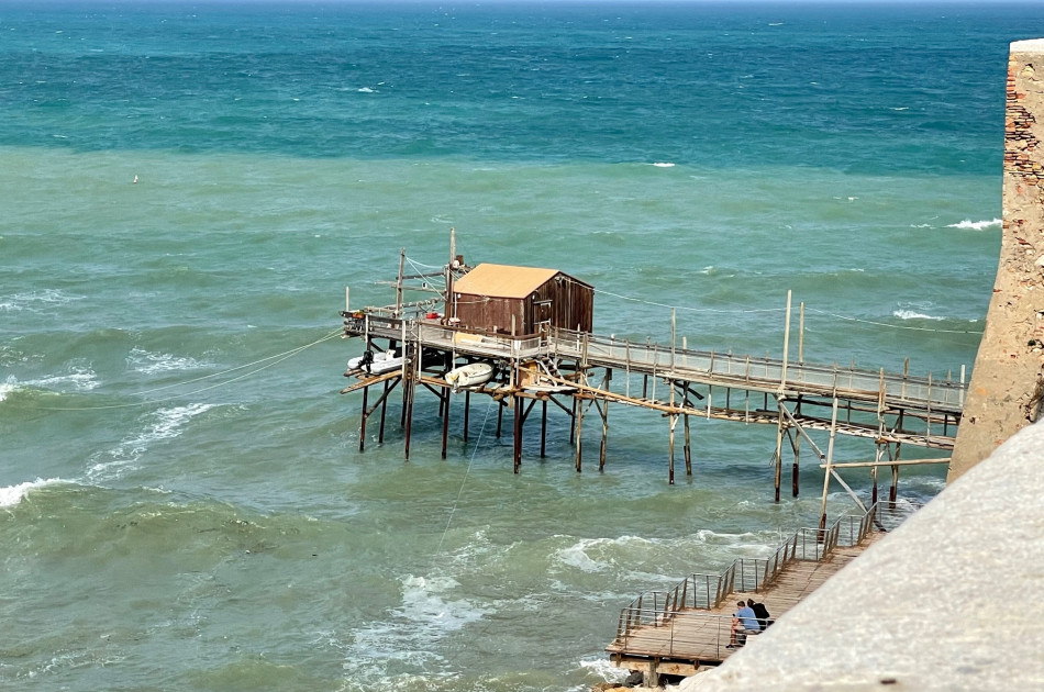 Trabocchi - Molise - Trabocchikust - visserhutjes op palen