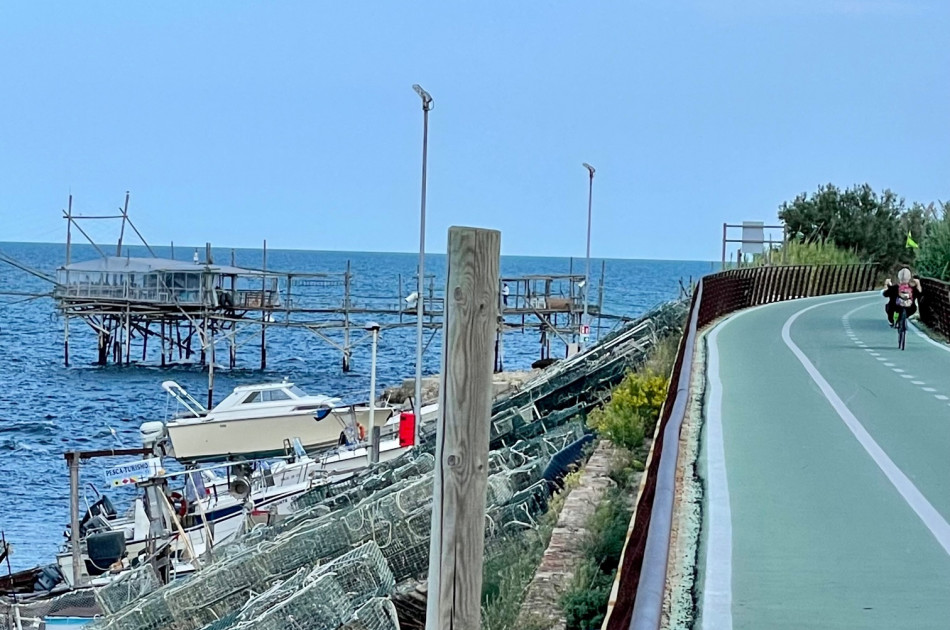 Trabocchi - Molise - Trabocchikust - visserhutjes op palen