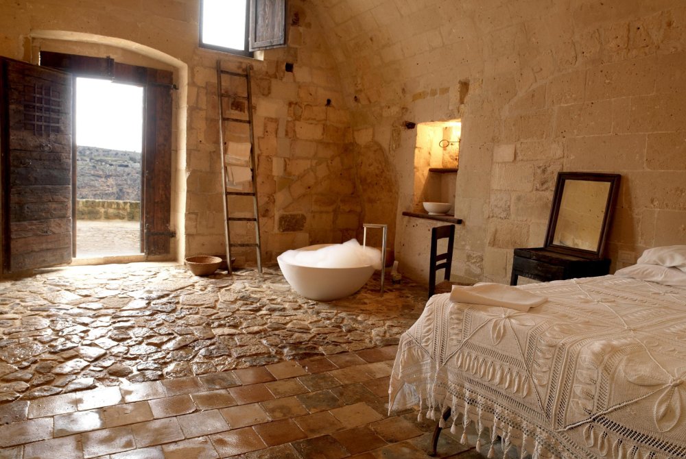 Matera - slaapkamer in grot - bad
