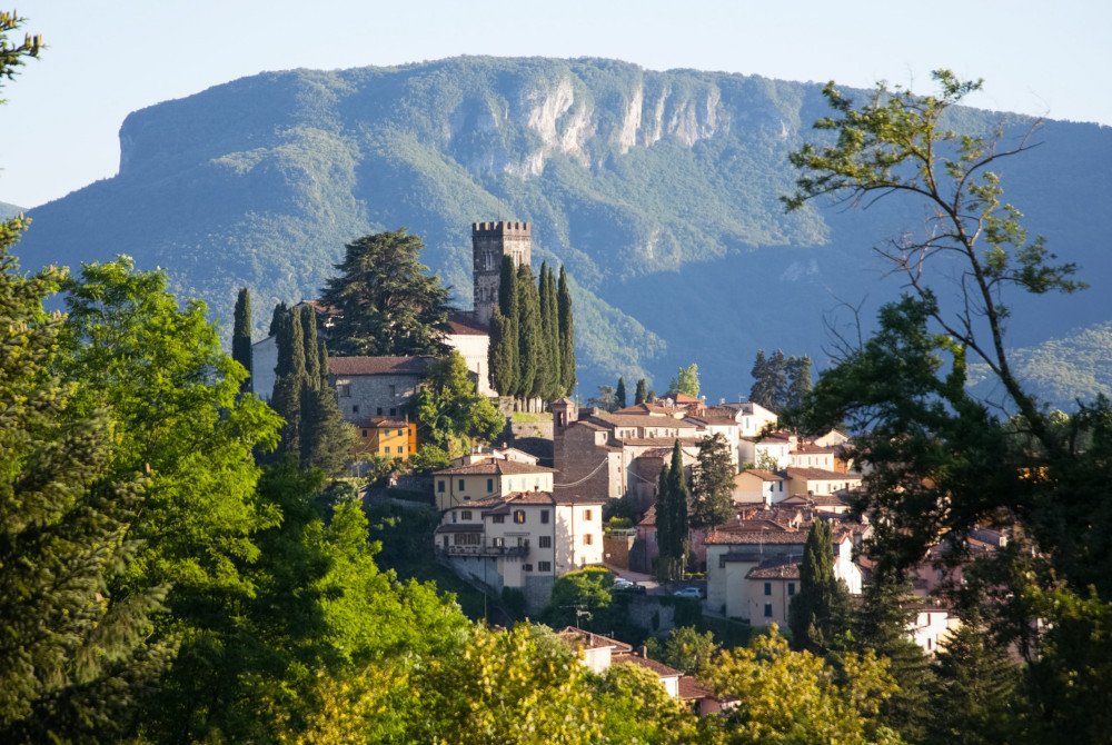 Toscane - barga - lucca - zicht op stad vanuit de heuvels