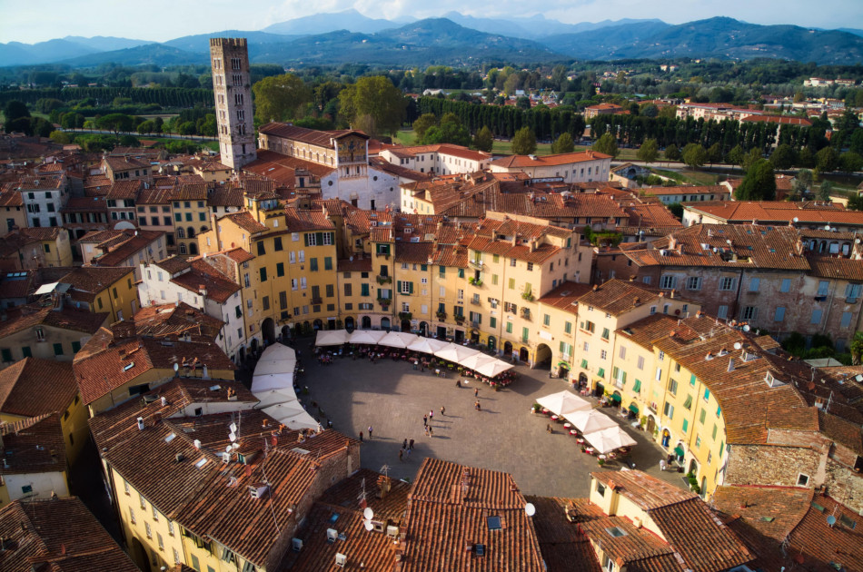 Toscane - Lucca centrum - Piazza dell'Anfiteatro