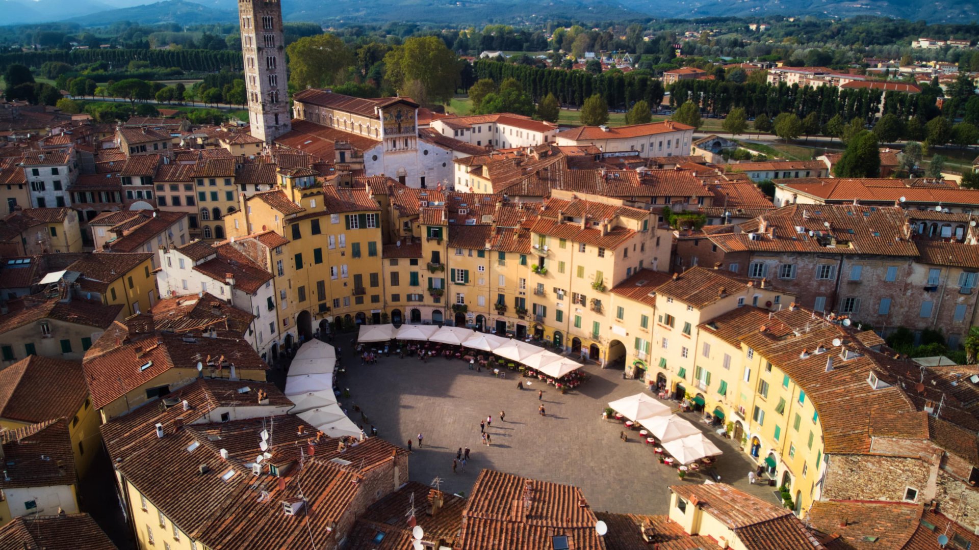 Toscane - Lucca centrum - Piazza dell'Anfiteatro
