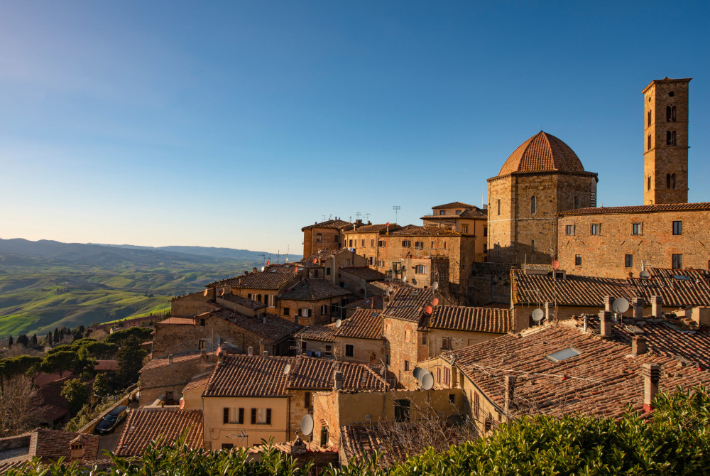 Toscane - zicht op stad Voltera - Albast