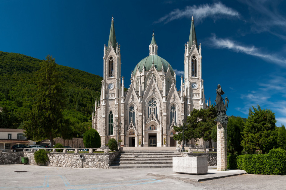 Molise - Santuario di Maria Santissima Addolorata in Castelpetroso