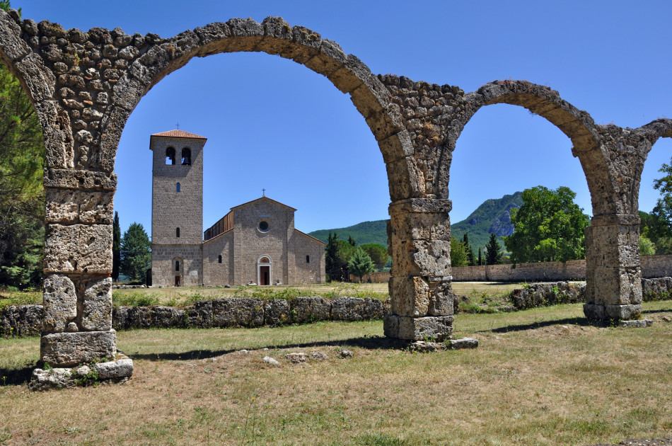 Molise -  Abbazia di San Vincenzo al Volturno - Castel San Vincenzo