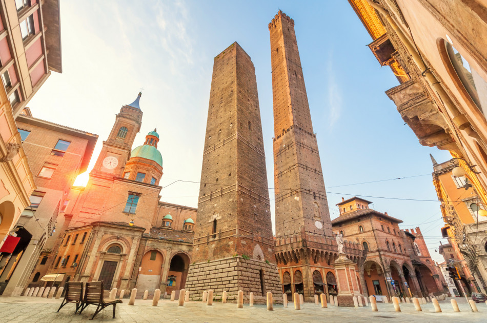 Emilia-romagna-bologna-asinelli-garisenda