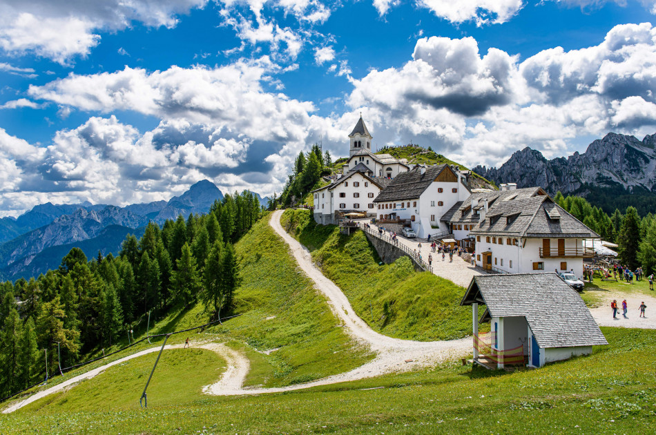 Friulia-Venezia Giulia - tarvisio-monte-lussari - bergen - dorpsgezicht