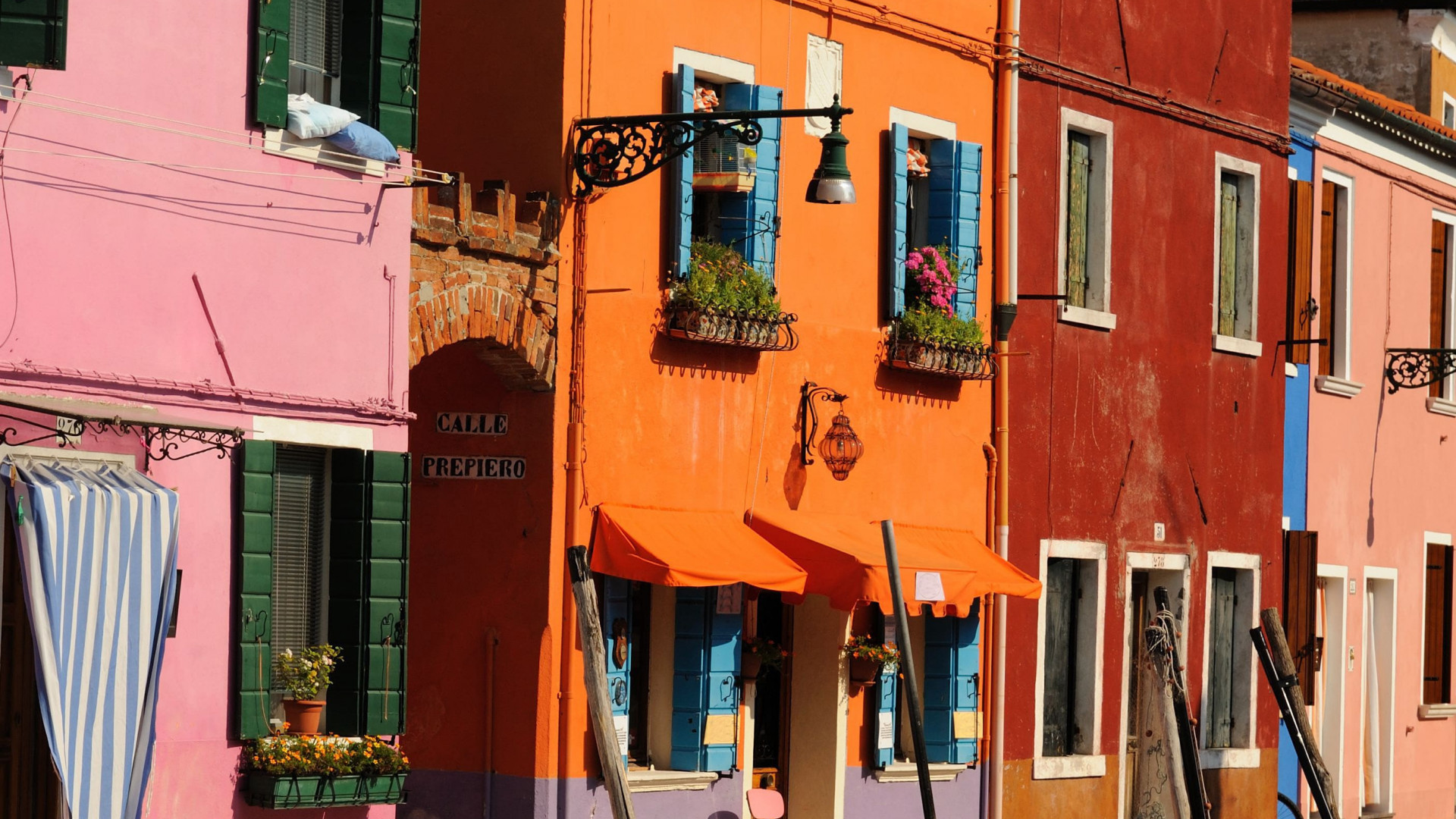 Venetie - Burano - Venissa - kleurrijke vissershuisjes