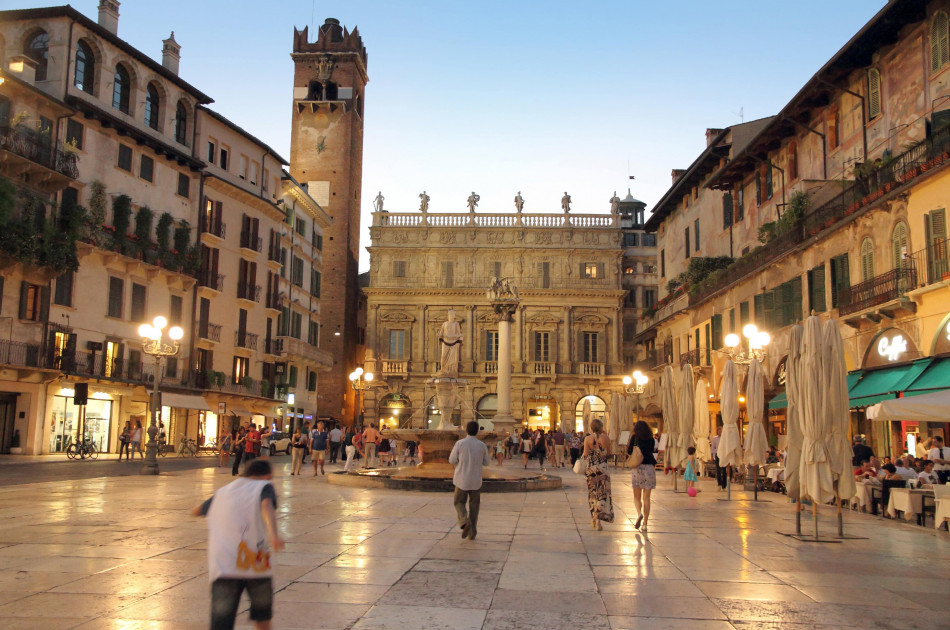 Veneto - Verona - centrum - palazzo-maffei-gardello-torre