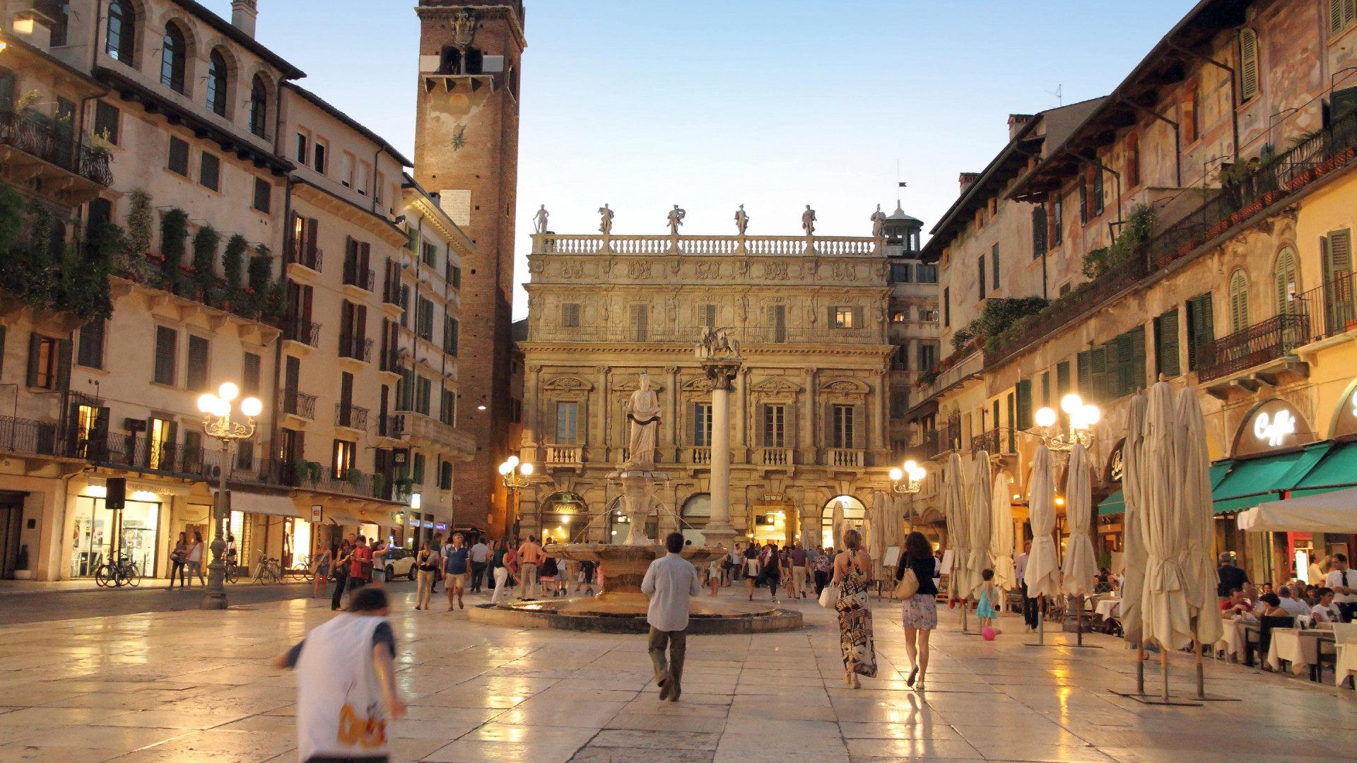 Veneto - Verona - centrum - palazzo-maffei-gardello-torre