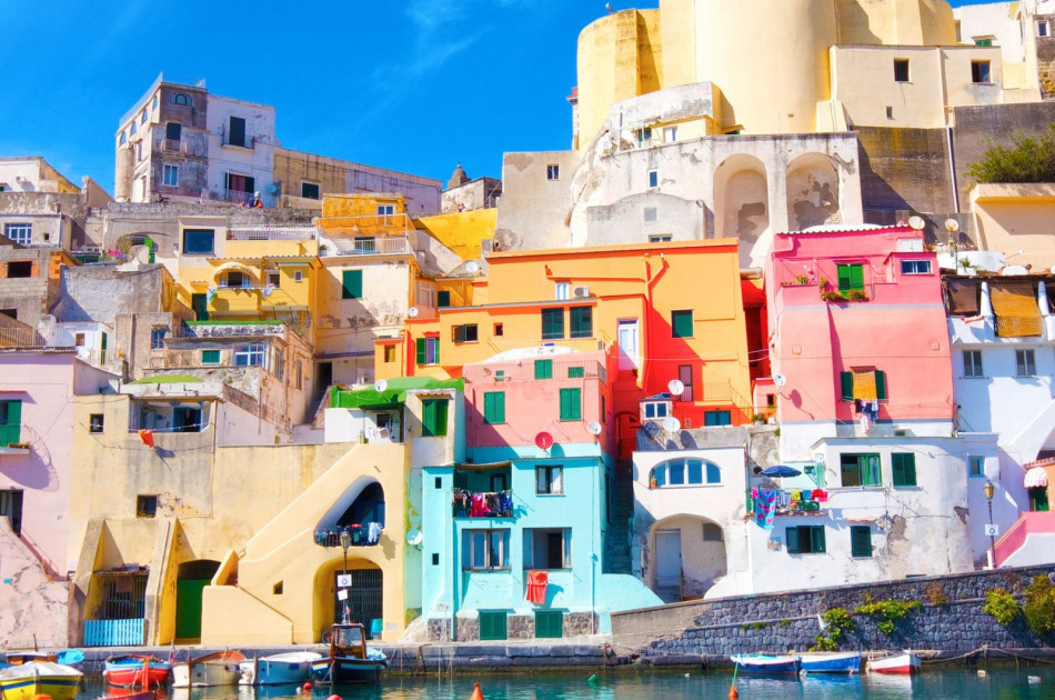 Campanië - Procida - Eiland - Kleurrijke huisjes aan zee
