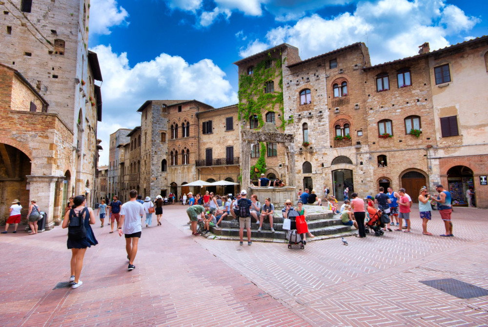 Plein - toeristen - San Gimignano