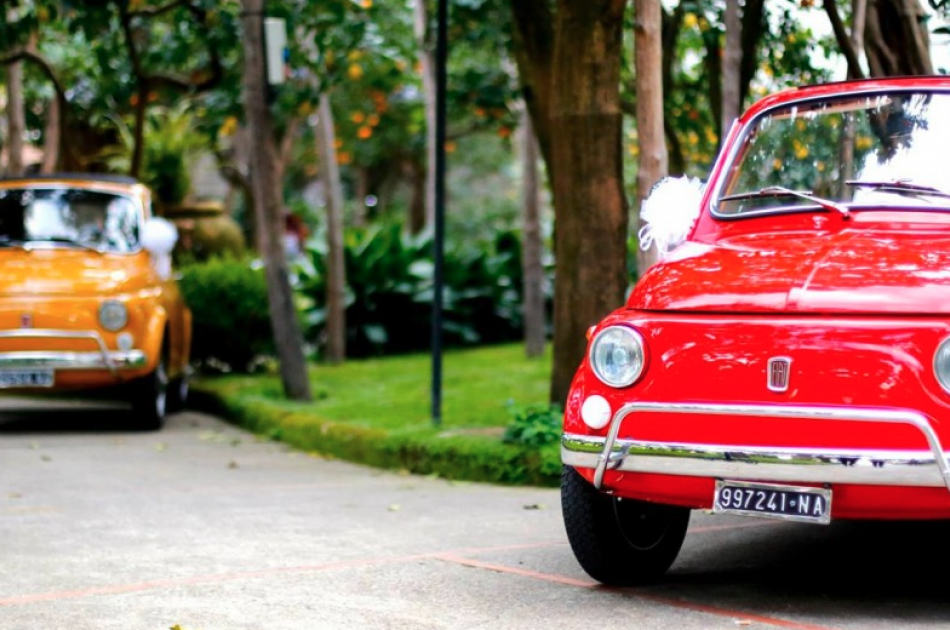 Fiat 500 - Straatbeeld - fiat oranje en fiat rood