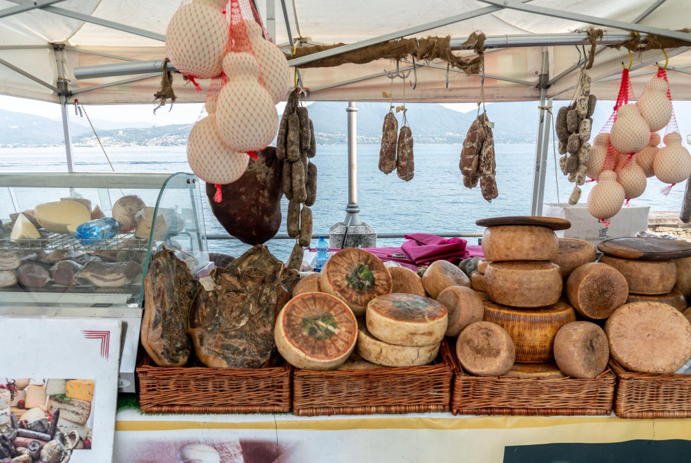 Piemonte - Lago Maggiore - Marktkraam - Kaas