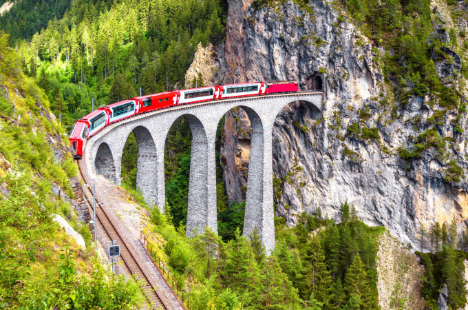 Trein langs de Italiaanse kust