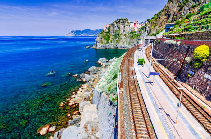 Trein langs de Italiaanse kust