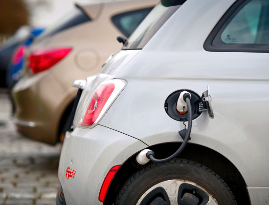 Elektrische auto - oplaadpunt - Laadpaal - parkeerplaats