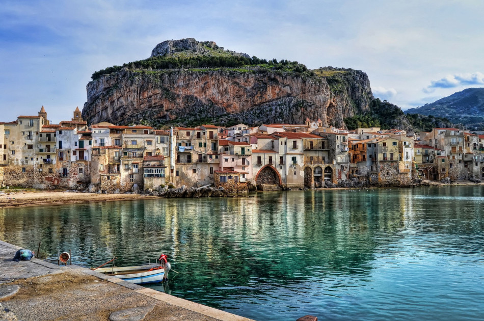 Sicilië - Zee - stadsgezicht vanaf het water