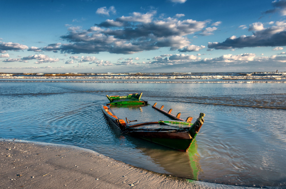 m:	wrecked-fisher-boat-at-spiaggia-di-boccasetta-beach-in-po-delta-in-northern-italy