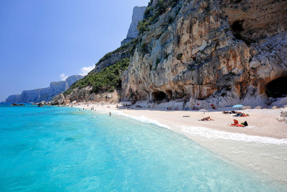 Rondreis Sardinië - strand - azuurblauwe zee - cala-di-gabbiani-cala-biriola