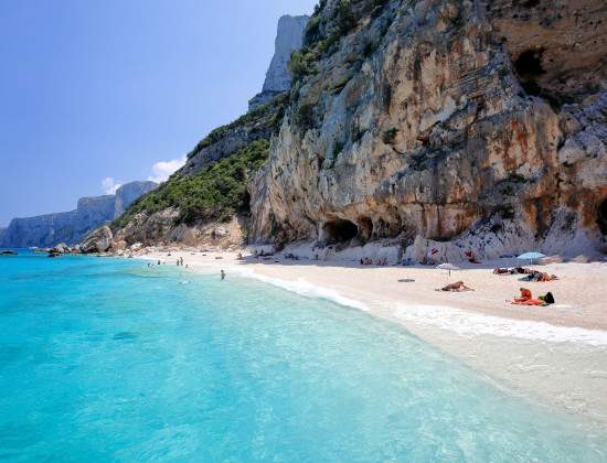 Rondreis Sardinië - strand - azuurblauwe zee - cala-di-gabbiani-cala-biriola
